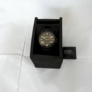 NIXON the Patrol Matte Black / Gold. 42mm face 100m waterproof. Retails for $275